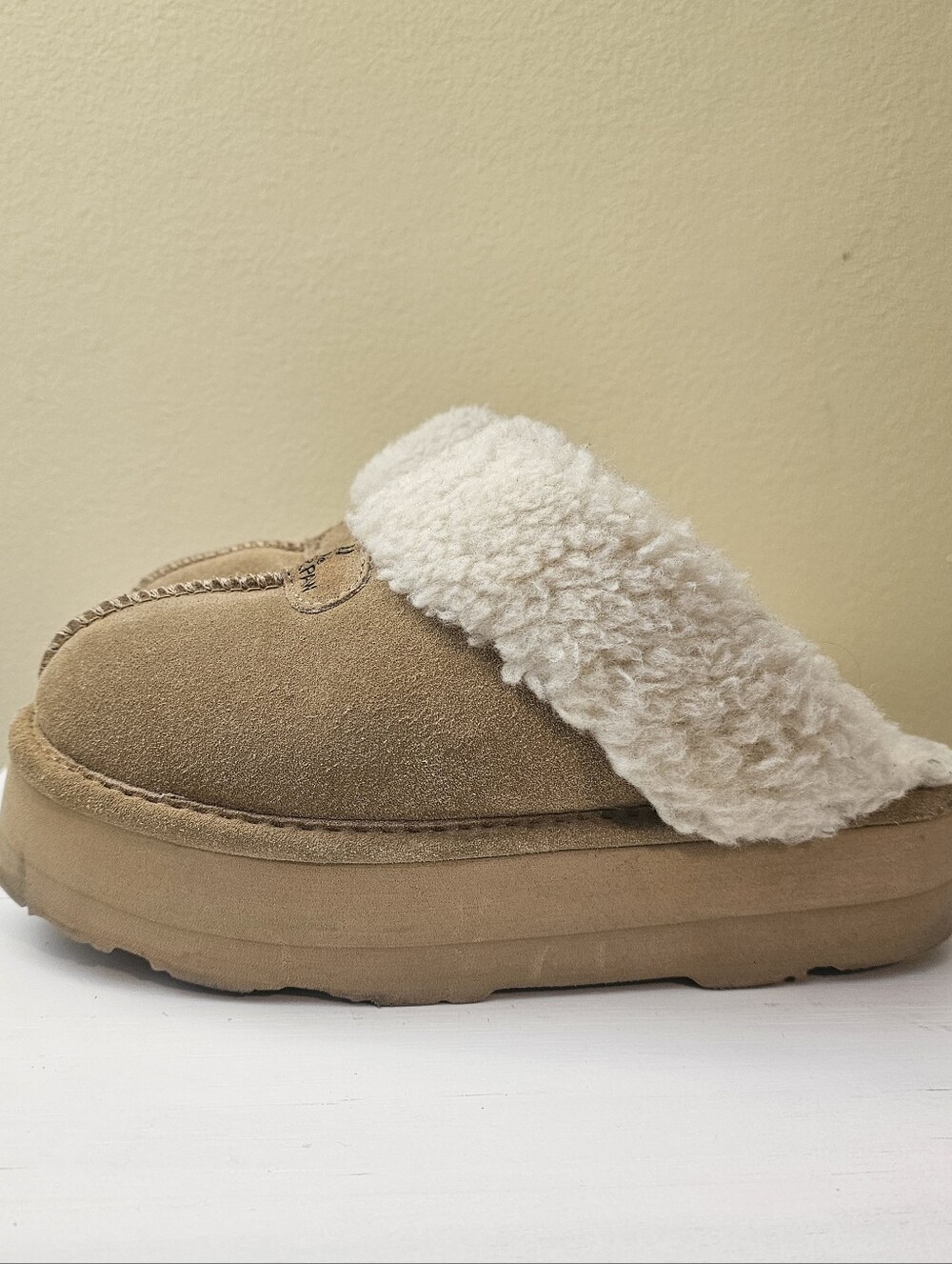 BEARPAW Women's Retro Loki Tan Suede Platform Slippers Faux Fur Lined Size 9